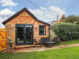 Cottage in the heart of award-winning English village