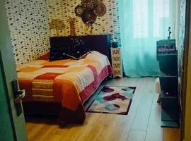 Chambre dans maison mosaïquée