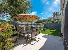 Renovated 2BR Home - Hot Tub, Gym & Beach Nearby