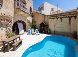 3 Bedroom Farmhouse with Private Pool
