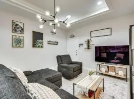 4 Mi to Dtwn Modern Apartment in Edinburg!