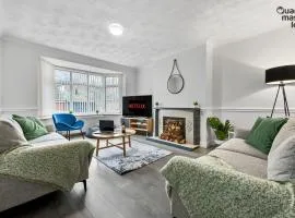 5 Bedroom Central Townhouse with Parking that Sleeps 9