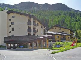 Apartment Residenza Chesa Margun 15-4 by Interhome, hotel a Surlej