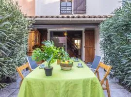 Apartment Cap Caddy by Interhome