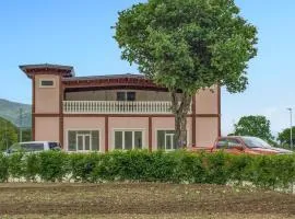 Beautiful Apartment In Lecce Nei Marsi
