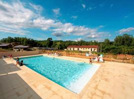 Holiday Home Les Hameaux de Pomette-Chalet 6 pers- by Interhome, hotel u gradu Le Pit