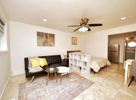 Molivu Homes Studio - PetFriendly - King Bed - W-D, Hotel in Los Gatos