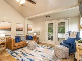 Cute and Cozy 2 Bedroom Condo Great for a couple or small family