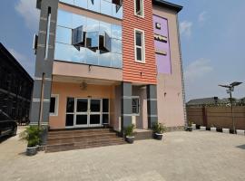 KayQuin Garden, hotel ve Warri
