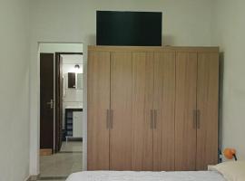 Suite casal em casa compartilhada com uma pessoa - estacionamento - Trilha Moçambique, parque de campismo em Florianópolis