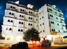 Hotel Riddhi Inn, מלון ליד נמל התעופה מהרנה פרטאפ - UDR, אודייפור