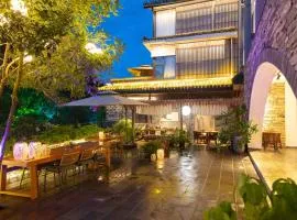 Phoenix High-End Guesthouse- River View, Mtn View, Courtyard View, Butler Service-Paid ethnic minority batik clothing experience center,professional travel photography, fishing, hiking