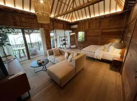 Brand new 3br villa pool & minutes from the airport