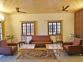 Villa close to Rock beach- Group room