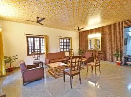 Villa close to Rock beach- Couple Room