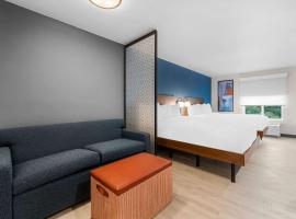 Everhome Suites Fayetteville near Fort Bragg, hotel v destinaci Fayetteville