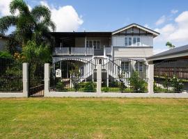 Heavenly Palms on Collinson, villa in Westcourt