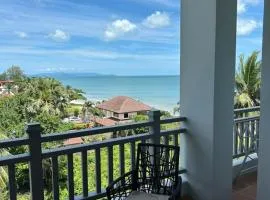 Top-Floor 1-Bedroom Ocean View Condo