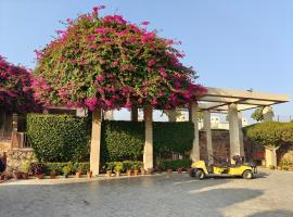 Private Golf course villa, 30 min from Gurgaon, hôtel à Manesar