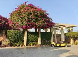 Private Golf course villa, 30 min from Gurgaon