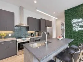 The Ryman 4 Bedroom Haven with Scenic Rooftop
