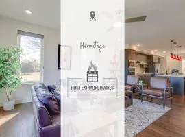 Sleek Large Retreat 9 Beds Modern Kitchen