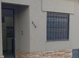 Departamento en Gualeguaychú Costanera，位于瓜莱瓜伊丘的酒店