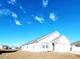 Spacious Family Home in Florence Minutes from I-95 and Buc-ee's, hotel in Florence