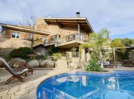 SeaHomes Vacations - Rustic Villa Escape