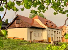 Herberk # 7 - A Modest Countryside Building, hotel v destinaci Chotiměř