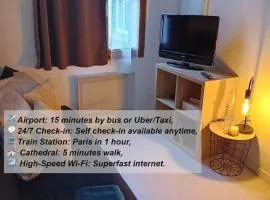 Heart of Beauvais Airport 15 min by bus, Studio