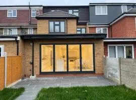 5 Bedroom Modern and Spacious House in London