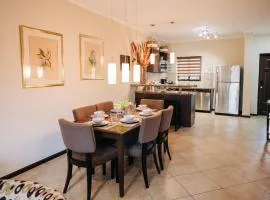 Cozy Townhome at Gold Coast