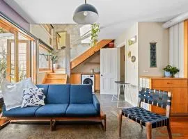 Bright bedroom in beautiful house in Preston close to the action!