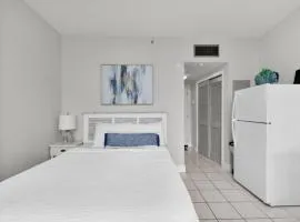 Cozy Bayfront Condo