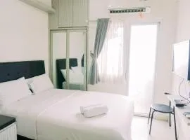 Enjoy Living and Warm Studio at Serpong Garden Apartment By Travelio