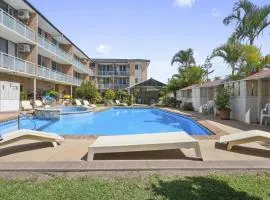 Ocean Parade 16 - Sleeps 4, Pool, Steps To Beach, Cafes