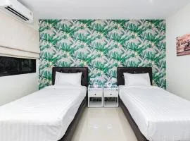 Songbird Suites - Deluxe Twin Suite and Scooter