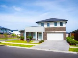 Luxury 7 Bedroom Home - Sleeps 16 Guests