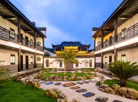 Rezen Retreat Shanghai Sanjia Xintiandi Tourism Resort -Free shuttle service to PVG Airport & Disneyland, hotel in Shanghai