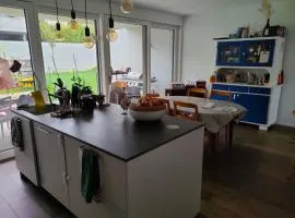 Chez Elsa et Agou - chambre avec bureau chez l'habitant