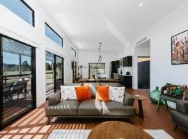 Frantoio Cottage - Serene Horizons, Stylish Comforts