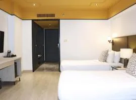 The Quarter Saphankhwai by UHG