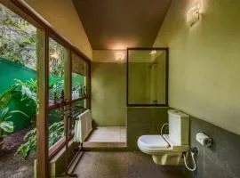 SaffronStays Laguna