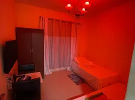 One cozy room available Metro train walkable