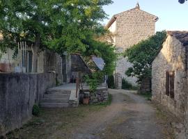 Gîte de L'impasse du Puits, hotel v destinaci Saint Alban Auriolles