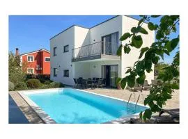 5 Bedroom Amazing Home In Vodnjan