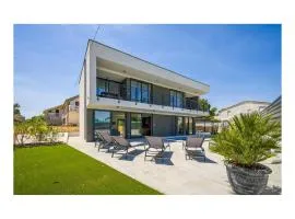4 Bedroom Stunning Home In Murter