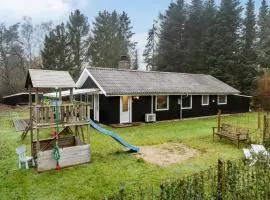 3 Bedroom Cozy Home In Glesborg