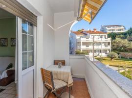 1 Bedroom Awesome Apartment In Palit, hotel sa Palit